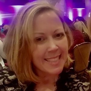 Meet your Posher, Elizabeth